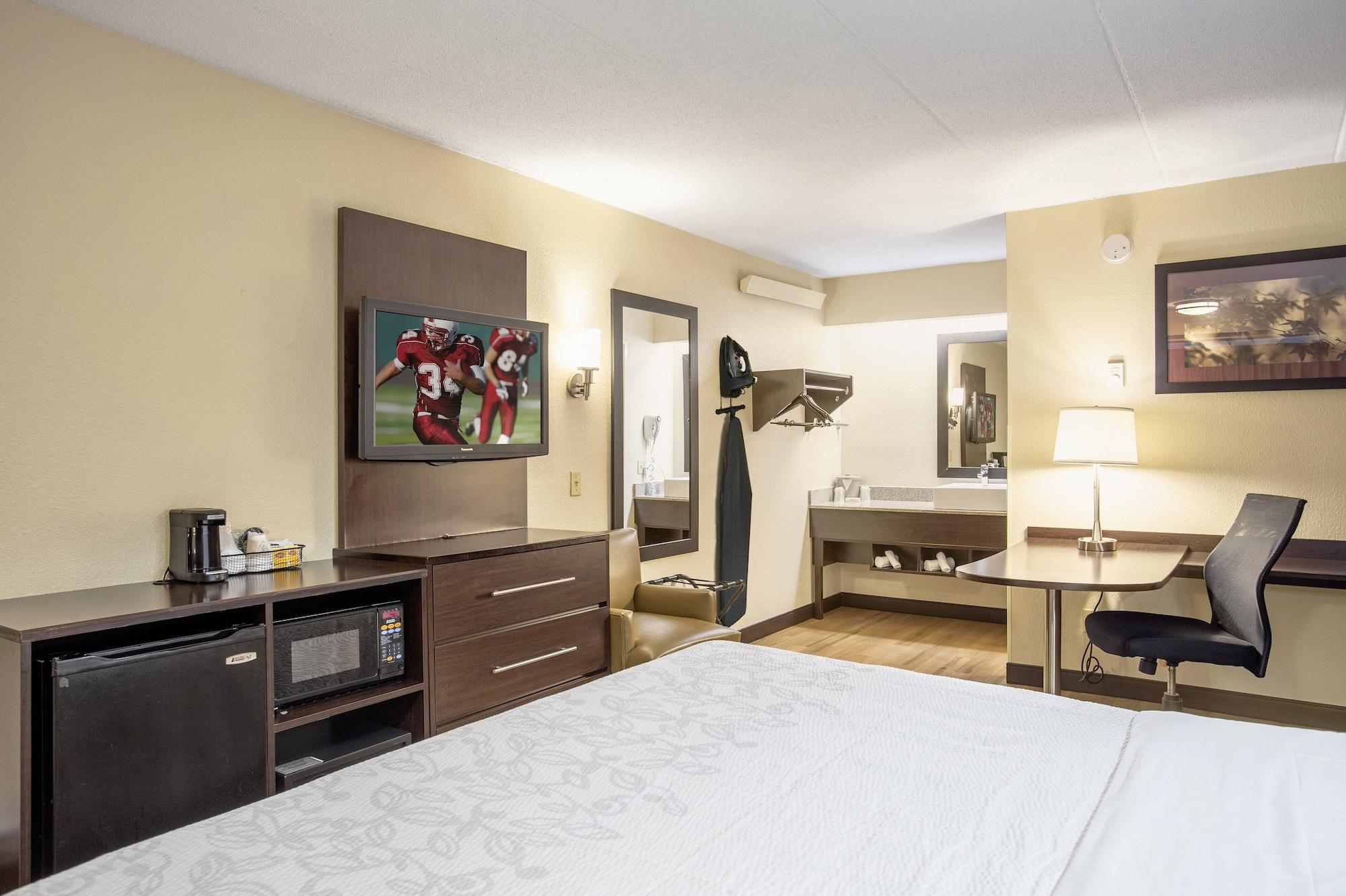 Red Roof Inn Plus+ Wilmington - Newark Christiana Екстериор снимка