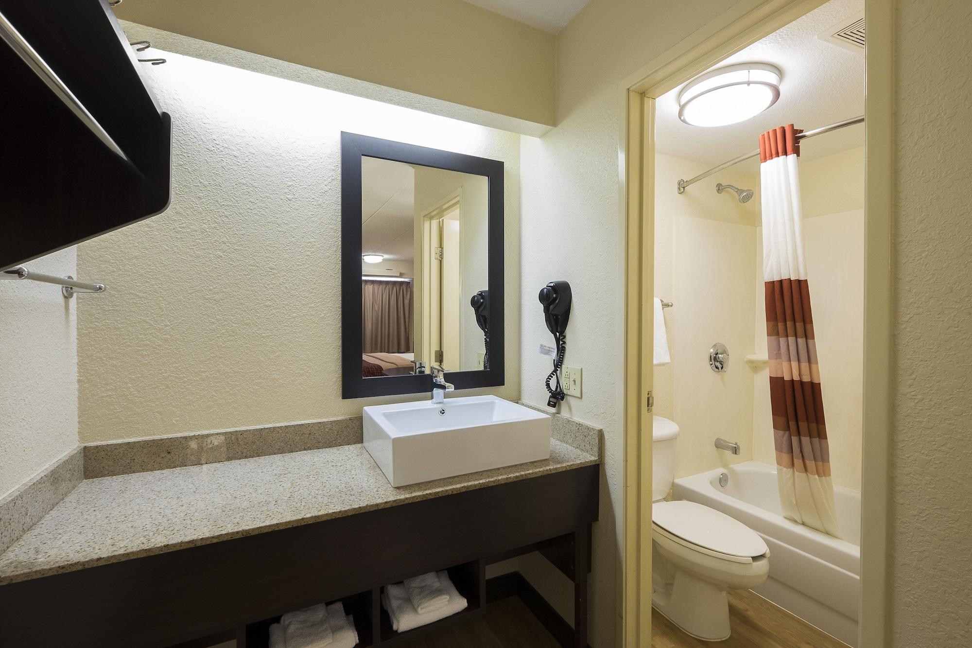 Red Roof Inn Plus+ Wilmington - Newark Christiana Екстериор снимка