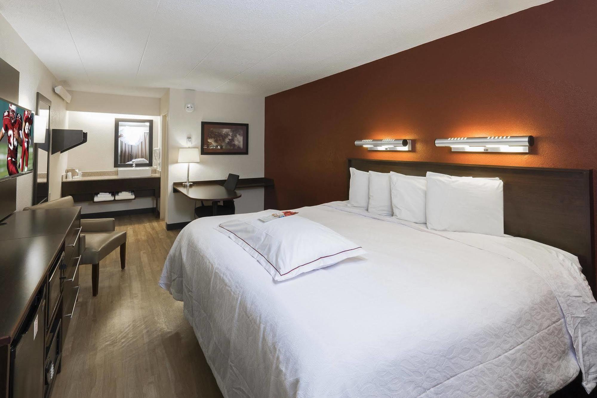 Red Roof Inn Plus+ Wilmington - Newark Christiana Екстериор снимка